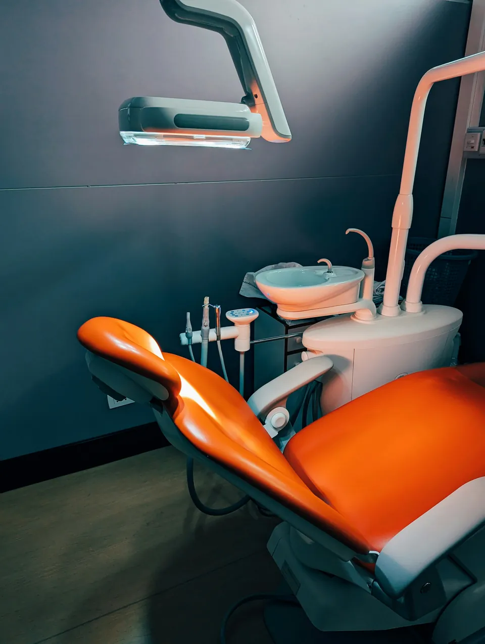 A dental chair under the operatory lamp